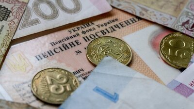 Які категорії українців мають можливість вийти на пенсію раніше: пояснили у ПФУ