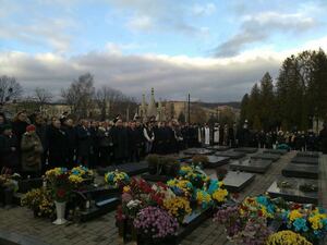 У Львові на Личаківському кладовищі вшанували пам'ять новітніх Героїв України (ФОТО)