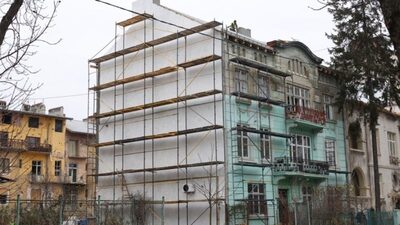 Мешканці будинку, який постраждав від ракетного удару у вересні, скоро зможуть повернутися у свої домівки (ФОТО)