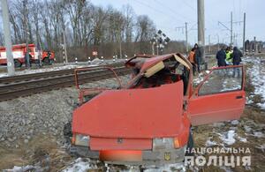 На Волині водій "Таврії" протаранив вантажний поїзд: є постраждалі (фото)