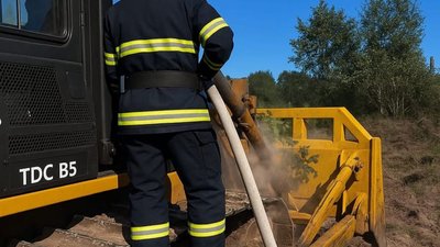 Під час земляних робіт на Яворівщині загорівся трактор