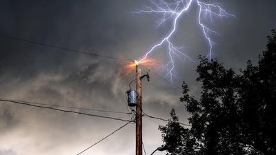 Негода наробила лиха на Львівщині: знесло дахи у житлових будинках (ФОТО)