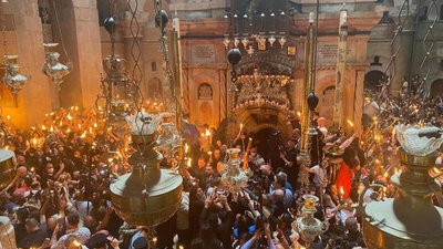 В Єрусалимі зійшов Благодатний вогонь