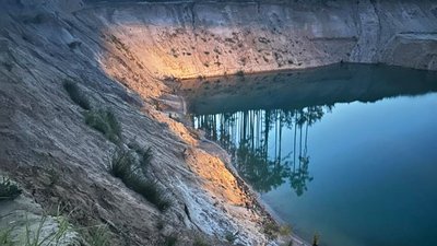 Неповнолітній мотоцикліст злетів з 15-метрового обриву на Рівненщині (ФОТО)