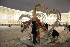 В Петербурзі заарештували школярку за правду написану на інсталяції «Маріуполь»