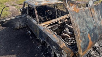 На Львівщині під час пожежі постраждав водій автомобіля