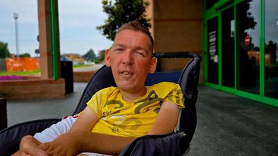 "Виїхав з України": Зеленський прокоментував можливе шахрайство зі зборами на користь львівʼянина Гусакова