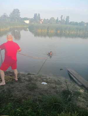 Купався у ставку і зник: на Львівщині знайшли тіло чоловіка (ФОТО)