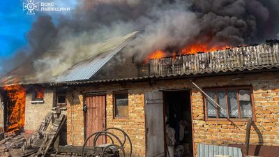 У Львівській області горіла будівля