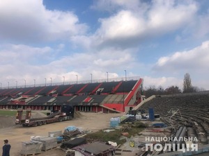 На будівництві стадіону у Рівному засипало землею чоловіка (ФОТО)