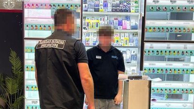 На Львівщині виявили дві мережі продажу контрафактних «електронок» та вейпів на 2,7 мільйона гривень
