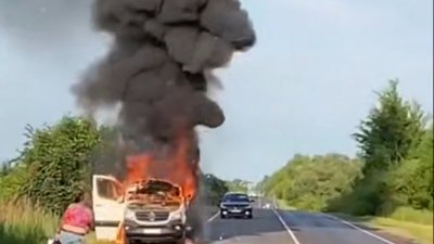 На дорозі у Львівській області згорів Mercedes-Benz Sprinter