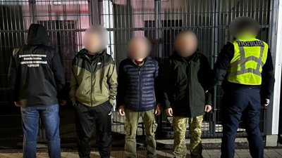 На Закарпатті двоє військовослужбовців, які перебували у статусі СЗЧ, переправляли чоловіків за кордон