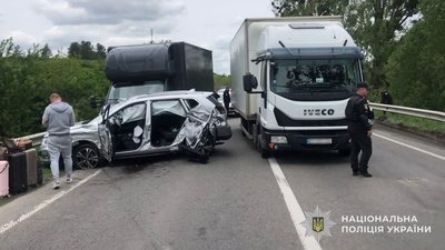 На Львівщині у ДТП зіткнулися п’ять автомобілів (ФОТО)