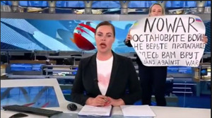 Затримано колишню редакторку «Першого каналу» росії Марину Овсяннікову (ФОТО)