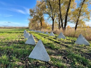 У Бєлгородській області встановили протитанкові загородження (ФОТО)