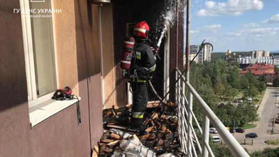 У Львові гасили пожежу на десятому поверсі житлової багатоповерхівки (ФОТО)