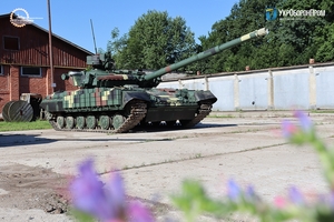 Львівський бронетанковий завод передав МОУ відремонтовані танки Т-64 (фото)