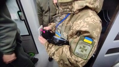 Таксист намагався в об’їзд пунктів пропуску провезти двох чоловіків до Румунії