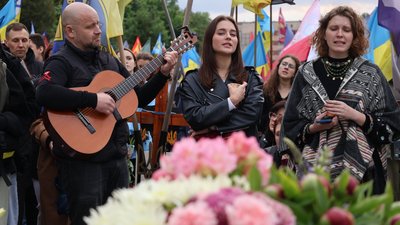 Ірину Цибух вшанували на Марсовому полі піснями, чаєм та спогадами (ФОТО, ВІДЕО)