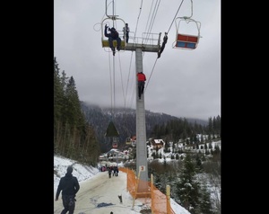 На горі Захар Беркут зупинився крісельний підйомник (фото)