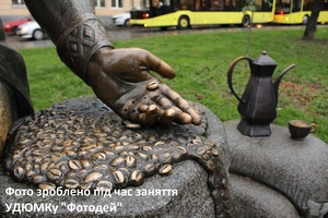 У Львові знову обікрали пам’ятник Юрію Кульчицькому (фото)