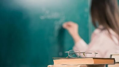 Зарплати вчителям зростуть: Міносвіти анонсувало збільшення доплати