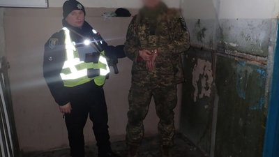 У Києві військовослужбовець напав з ножем на двох людей