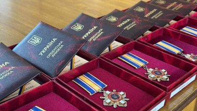 Девʼятьох воїнів з Золочівщини посмертно відзначили державними нагородами