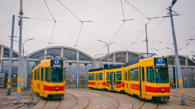 До Львова прибули ще два трамваї Schindler зі Швейцарії