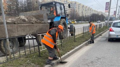 Найкращі двірники Львова отримають по 5 тис. грн доплати взимку