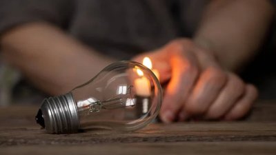 Українців закликали запасатися ліхтариками та павербанками, - YASNO