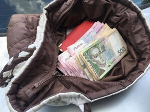 У Хмельницькому затримали жінку за спробу продати 15-річну доньку у сексуальне рабство (фото)