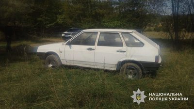 На Закарпатті молодики вкрали автомобіль, який стояв без акумулятора та без пального