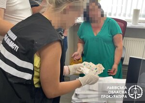 На Львівщині судитимуть чиновницю за хабарі у виготовленні закордонних паспортів (фото)