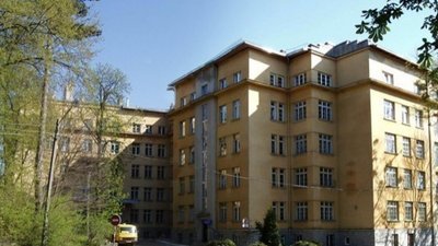 У львівському “Охматдиті” прооперували підлітка, який три місяці приховував перелом