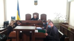 Суд оголосив вирок юнакові, який підпалив авто львівській журналістці (фото, відео)