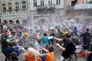 У Львові встановили систему з подачі води до обливаного понеділка (ФОТО, ВІДЕО)