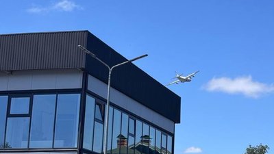 У небі над Києвом помітили цивільний літак: реакція українців