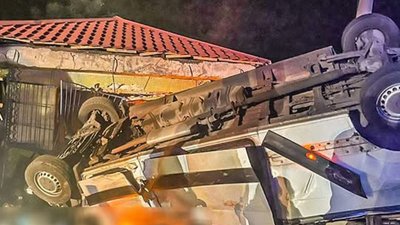 На Миколаївщині рейсовий автобус з 20 пасажирами злетів у кювет, є загиблі та травмовані