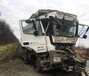 На Львівщині у ДТП зіткнулися два попутні автомобілі (фото)