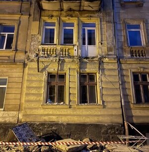 У Львові відновили балкон, який обвалився влітку (ФОТО)