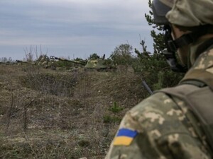 На Донбасі під час проведення інженерних робіт підірвався військовий