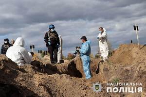 Слідчі завершили ексгумацію на місці масового захоронення військовослужбовців ЗСУ в Лимані (ФОТО)