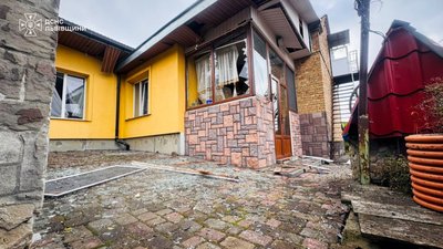 На Львівщині через російський удар пошкоджені будинки, фабрика та адмінбудівля