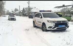 На Львівщині чоловік вбив жінку на очах дитини і намагався перерізати собі горло (ФОТО)