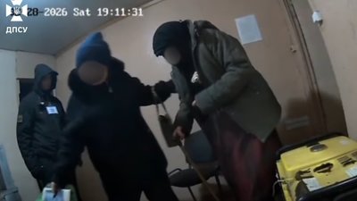 Прикордонники виявили чоловіка, який замаскувався під 72-річну бабусю (ВІДЕО)