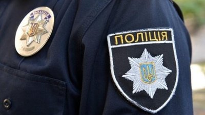 На Хмельниччині водій маршрутки у салоні автобуса домагався до 12-річної пасажирки
