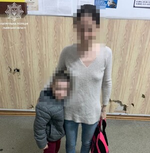 Львівські патрульні повернули батькам 6-річного хлопчика, який загубився у парку (фото)