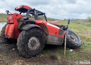 На Рівненщині під час польових робіт трактор підірвався на міні: є постраждалі (ФОТО)